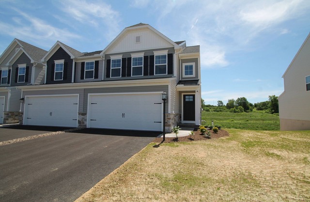 New Penn State Townhouse: Prime Location Near Stadium, Campus, and Airport!