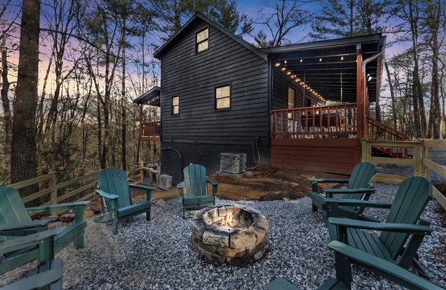 NEW! Private Mtn Cabin - Views, Hot Tub, Game Room, Tubing, 3min Downtown Helen