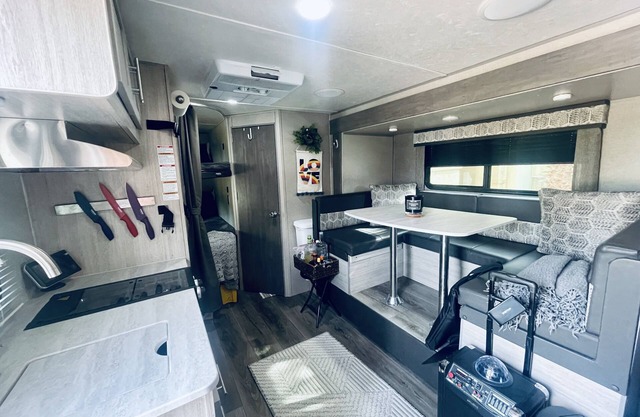 New Private Travel Trailer on Nice property- Sleeps 6