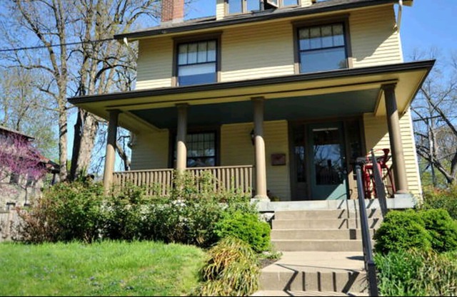 NEW REDESIGNED Perfect Location In Center Of Highlands! +2600 Sq Ft