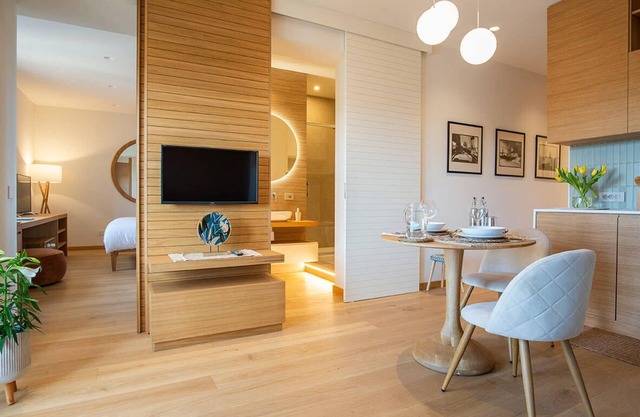 NEW, REFINED, ELEGANT AND EXCLUSIVE APARTMENT LOCATED IN THE CENTER OF THE CITY.