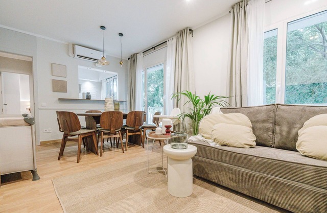 NEW: Refurbished Modern Apartment