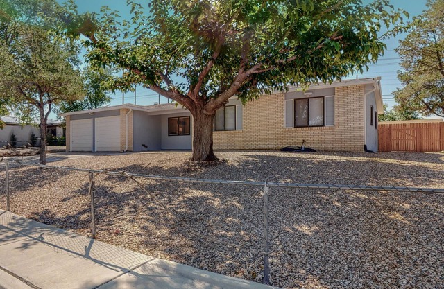 NEW Renovated Private 3/2Home(King)Near Balloon Fiesta Park, Quiet Neighborhood!