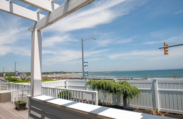New Rental! Beachfront Condo! Available Monthly July or August!