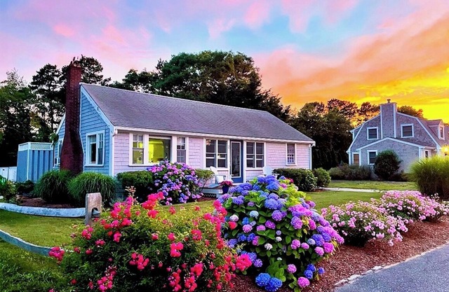 New Rental-Popponesset, 2 beds, sleeps 4, A/C, 5 house walk to beach
