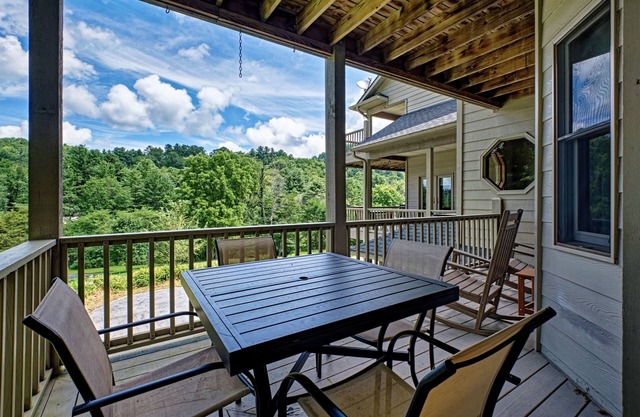 New Rental with Lake Glenville View! Prairie Springs B