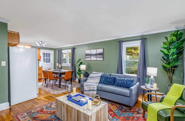 New River Gorge Cottage w/Fire Pit, Grill & Hot Tub