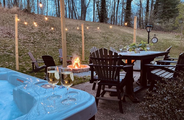 New River Gorge Oasis-Hot Tub- Game Room- Fire pit- Good Vibes