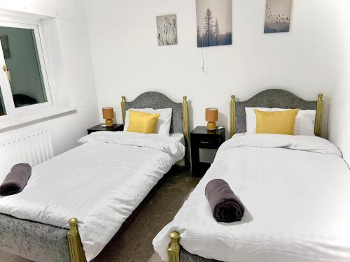 NEW Spacious 6 Guests House Sheffield WIFI Parking