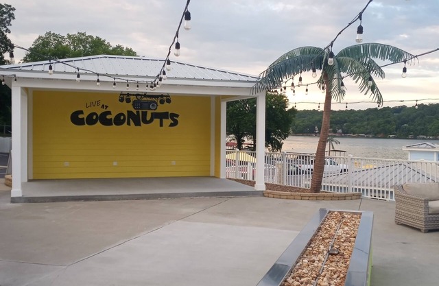 New spacious RV that sits just steps away from the Beautiful Lake of the Ozarks