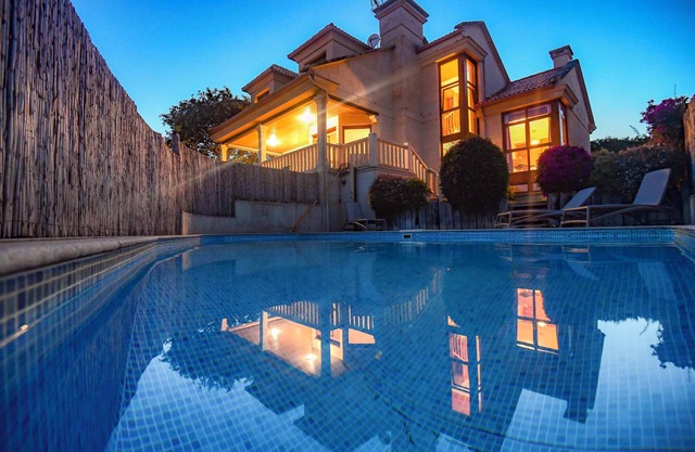 New spectacular chalet in Sanxenxo accommodates 16 people