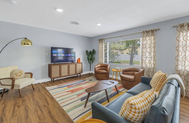 New! St Pete Uptown Funk Near Downtown