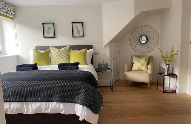 New studio apartment - minutes walk to Cathedral