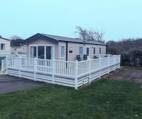 NEW STYLE HOLIDAY HOME, quiet location at Award winning Shorefield Country Park - ENTERTAINMENT PASSES INCLUDED!