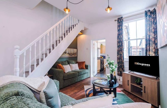 NEW! Stylish City Centre Home, Great Location!