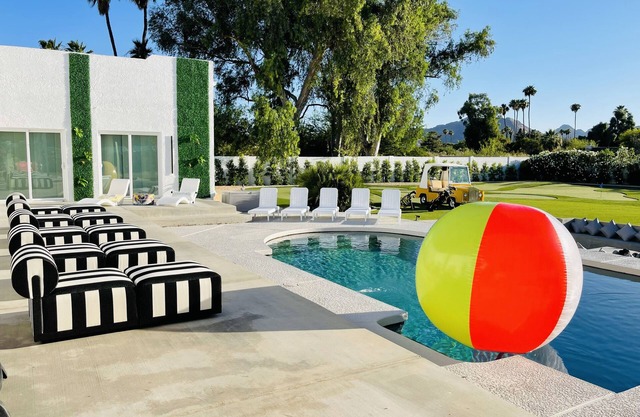 *NEW* Sunny Beach - Paradise Valley Treasure!