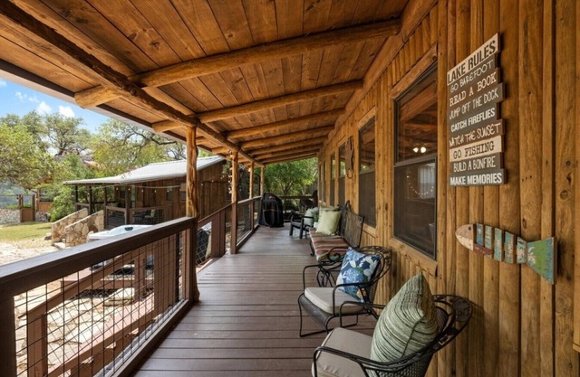 *NEW Sunrise Lodge - Main Cabin | Lakefront