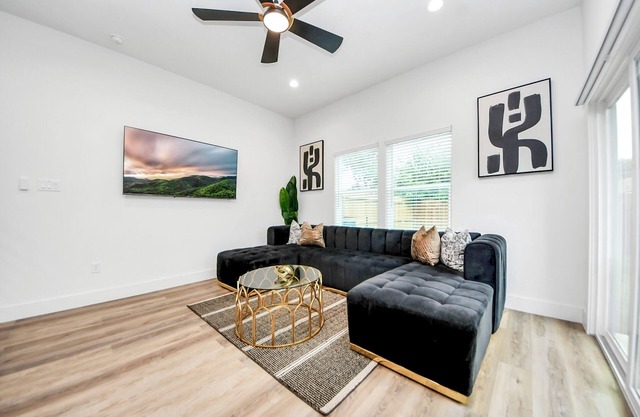 NEW! The Brandõn: ★ Sleeps 8 ★ Garage ★ Near Medical Center & NRG