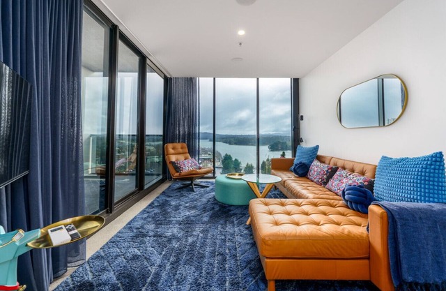 New to VRBO: Luxury 1BR Apt with Lake Views in Belconnen