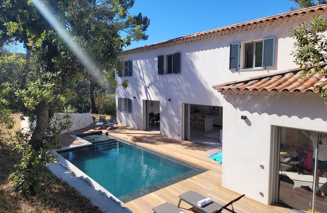 NEW VILLA in Le Brusc - Six Fours les Plages - swimming pool, 8 people, 5 bedrooms