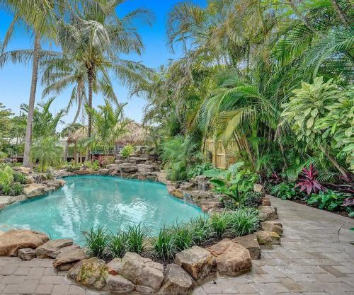 New Waterfront Oasis Mins Beach, Eats, Shop