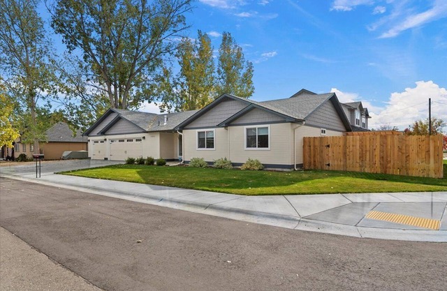 New West Boise home with hot tub / game room