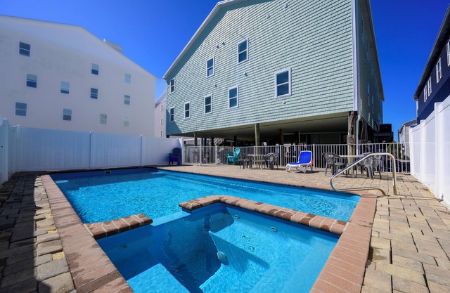 Newely Updated! 2 Kitchens/2 Theaters/2 GameAreas/2 Pools 150ft to the Beach!