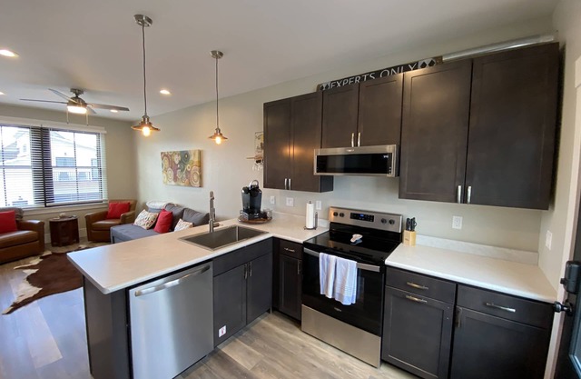 Newer Build-Just a Block to Main St.-Mountain Views