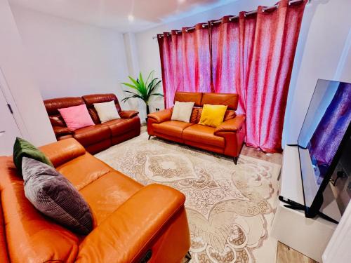 NEWLY BUILT 2 BEDROOMS SERVICE APARTMENT in DARTFORD