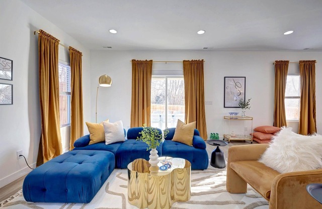 Newly Built Bloomington Oasis: 4bd/2.5br & Backyard, 10mins to IUB & Downtown