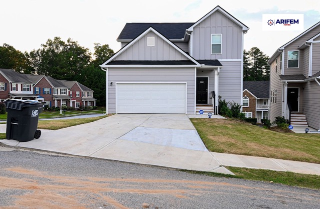Newly built home 7-10 min from Atlanta Airport, convenience&comfort in mind