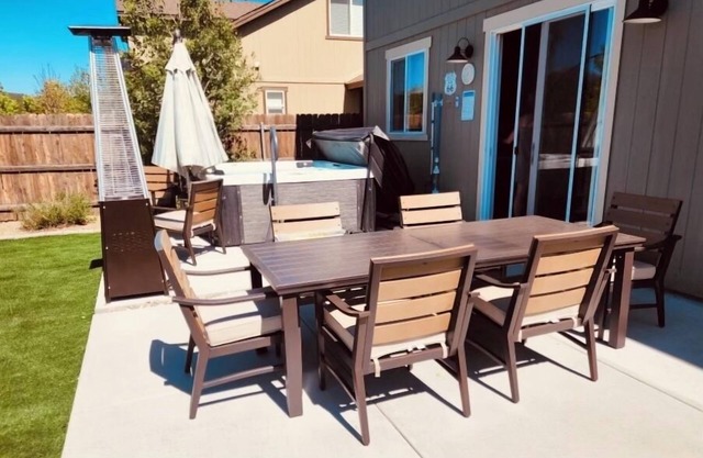 Newly built home near downtown Flagstaff, sleeps 8, large backyard and amenities