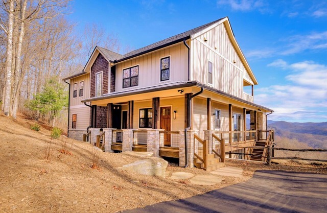 Newly Built! Spacious 7 Bedroom Home With A View!