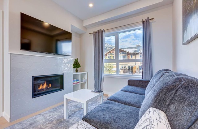 Newly Built Townhome | 3-Storey | Mountain View