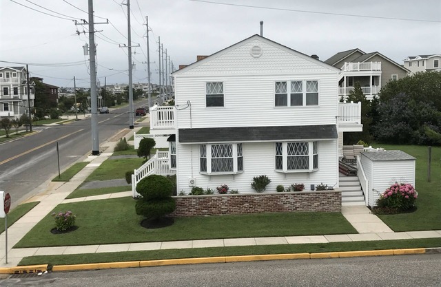 NEWLY DISCOUNTED AVALON house accross from the Bay and 12 houses from the beach