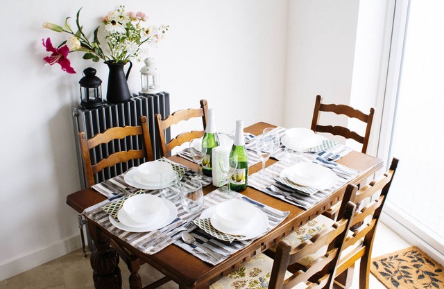 Newly Refurbished Large Family Home-6 minute to Tube