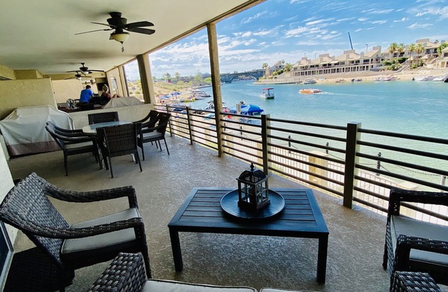 Newly Remodeled - Waterfront 2x2 Condo - Walk to Bridge/Beach/Bars/Restaurants