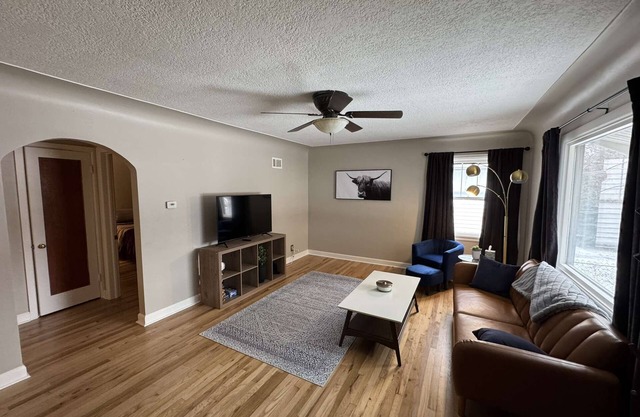 Newly remodeled 2-bedroom house with WiFi, conveniently located in Great Falls