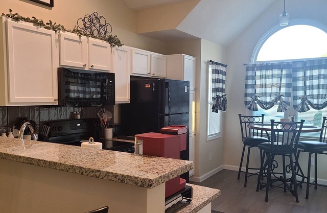 Newly Remodeled Charming Modern Townhome in Northeast Wichita