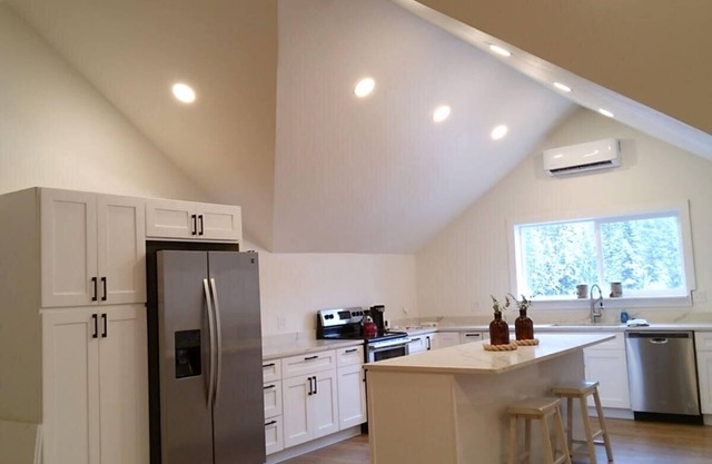 Newly Remodeled Guesthouse on Beautiful Private Lot