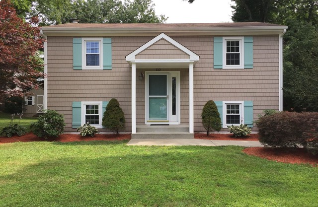 Newly remodeled home steps from Narrow River