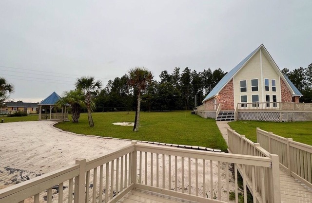 Newly remodeled house on the lake! Private beach! Near the Gulf of Mexico