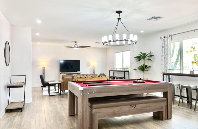 Newly Remodeled Luxury Home, Heated Pool, All Amenities, Fun Entertainment