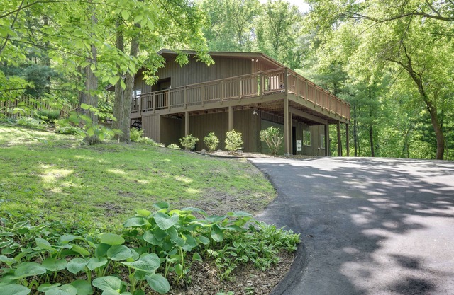 Newly Remodeled Luxury Home in the Bluffs - 10 mins to Downtown