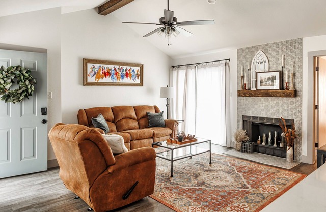Newly Remodeled Townhouse!