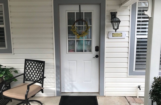 Newly Remodeled 1 Bedroom, 1 Bath Suite with Outdoor Grill Close to the Villages