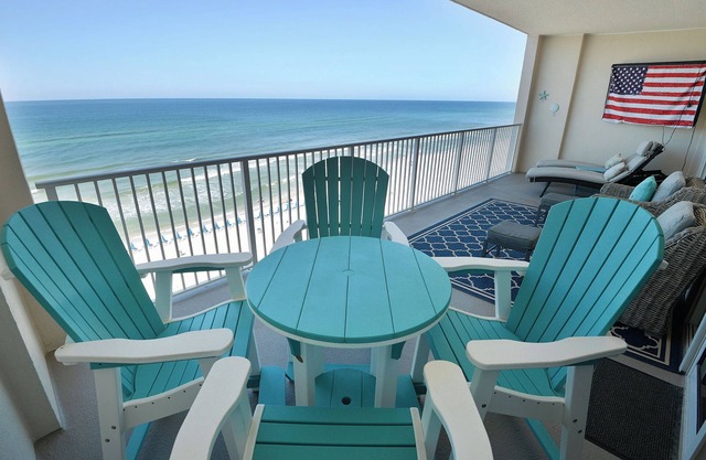Newly Renovated Beach Front Condo with BEACH CHAIR SERVICE, High Speed Wifi