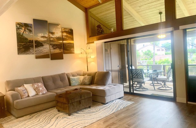 Newly Renovated Lanai! Gorgeous Fully Stocked 2 Bd/2Ba on Golf Course!