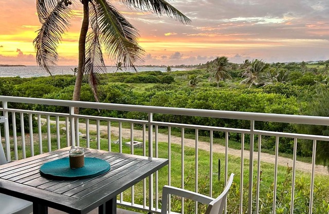 Newly Renovated 1 Bedroom Condo With Amazing Seaview! Beachfront Pool!