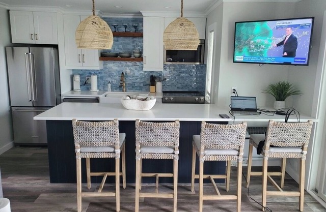 Newly Renovated 1 BR -1BA condo Last minute availability-discounted rate!